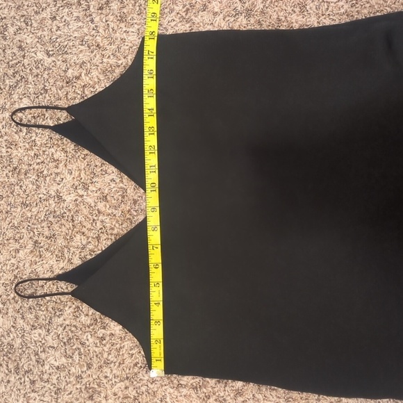 Express women's black satin loose fitting sleeveless tank top 📸 - Picture 8 of 10